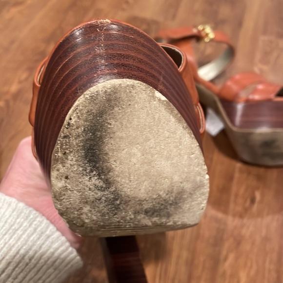 Guess brown platform sandals. Sz 6.5 - Picture 4 of 7